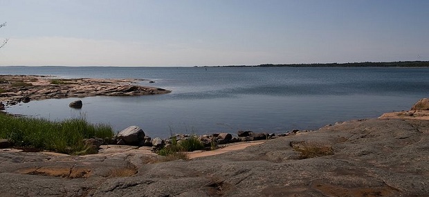 Ahvenanmaan saaristomaisemat ovat upeita. Kuva on otettu Berghamnissa. (kuva: Fanny Schertzer CC-SA) Ahvenanmaan saaristomaisemat ovat upeita. Kuva on otettu Berghamnissa. (kuva: Fanny Schertzer CC-SA)