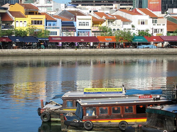 Boat Quay ja jokiveneitä. (kuva: Shiny Things CC-BY)