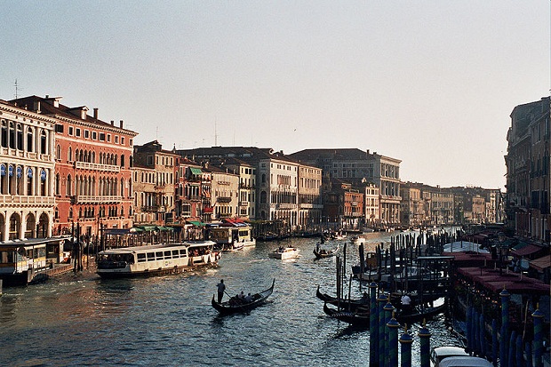Canal Grande on Venetsian pääväylä. (kuva: Alex1011 CC-SA)