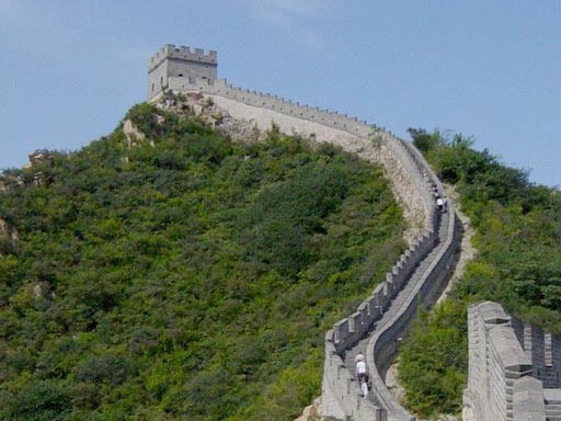 Kiinan muuri ja yksi lukuisista vartiotorneista Pekingin lähellä kuvattuna. (kuva: Leonard G. CC-SA) Kiinan muuri ja yksi lukuisista vartiotorneista Pekingin lähellä kuvattuna. (kuva: Leonard G. CC-SA)