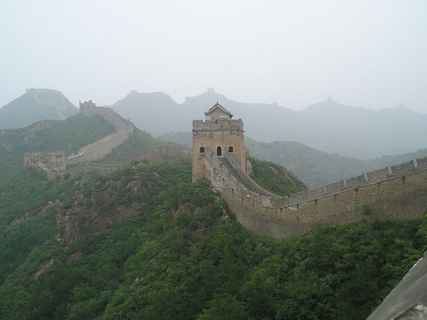 Kiinan muuri Pekingin läheltä kuvattuna. (kuva: Pixar CC-SA)