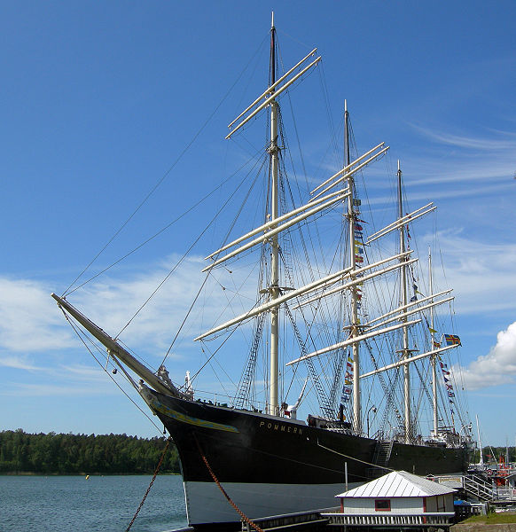Museolaiva Pommernia voisi kutsua Maarianhaminan maamerkiksi. Museolaiva Pommernia voisi kutsua Maarianhaminan maamerkiksi.