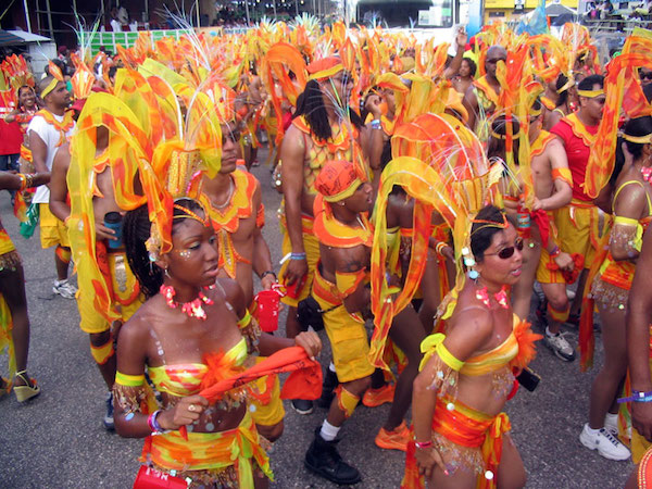 Trinidadin karnevaalitunnelmaa (kuva: Jean-Marc, Jo BeLo, Jhon-John CC-BY)