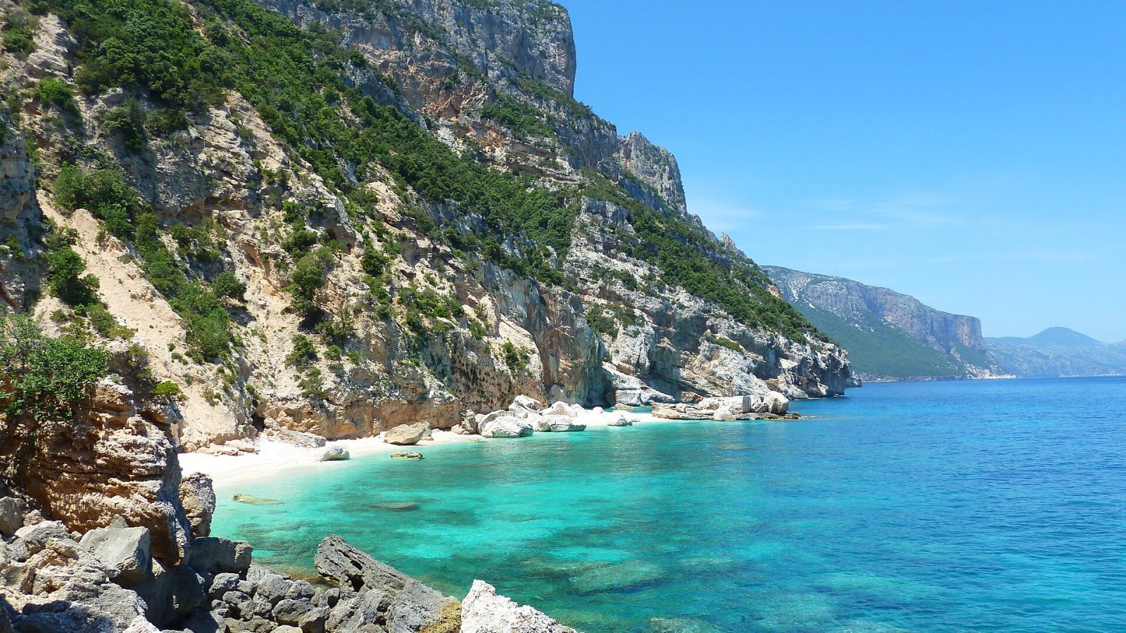 Sardinia matkaopas: rannat, lomakohteet ja paras matka-aika
