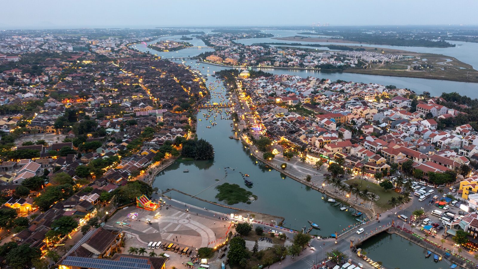 Hoi An matkaopas: vanhakaupunki, rannat ja retket