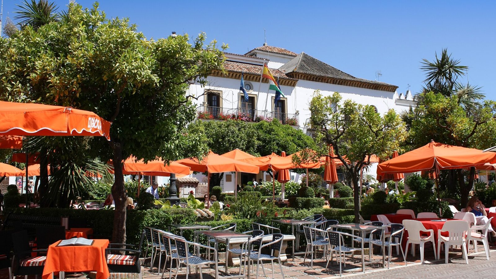 Marbella matkaopas: vanhakaupunki, rannat ja Puerto Banús
