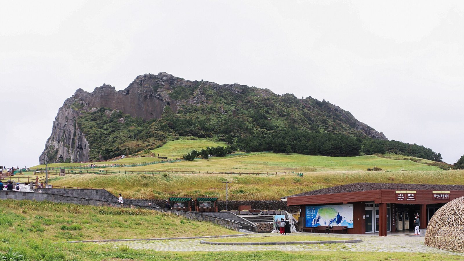 Jeju matkaopas: Hallasan, Seongsan Ilchulbong, rannat ja Olle-reitit