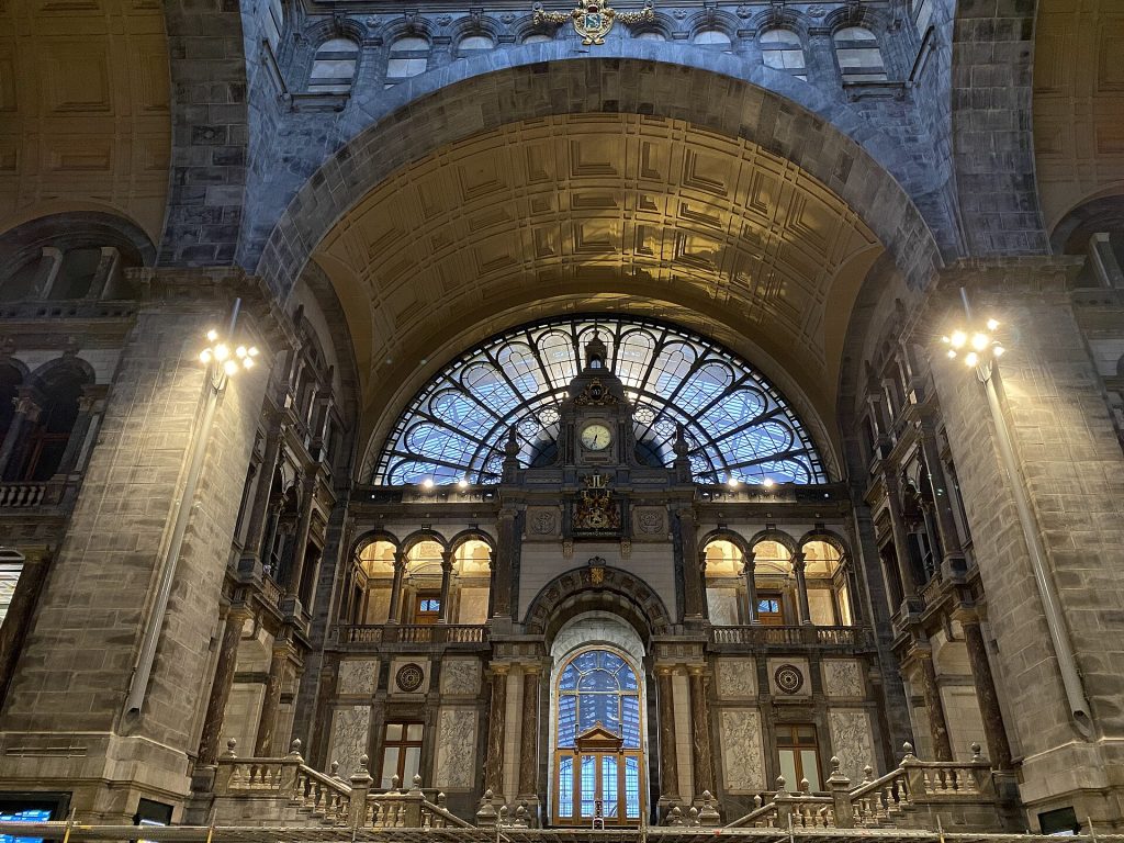 Antwerpenin päärautatieaseman koristeellinen asemahalli