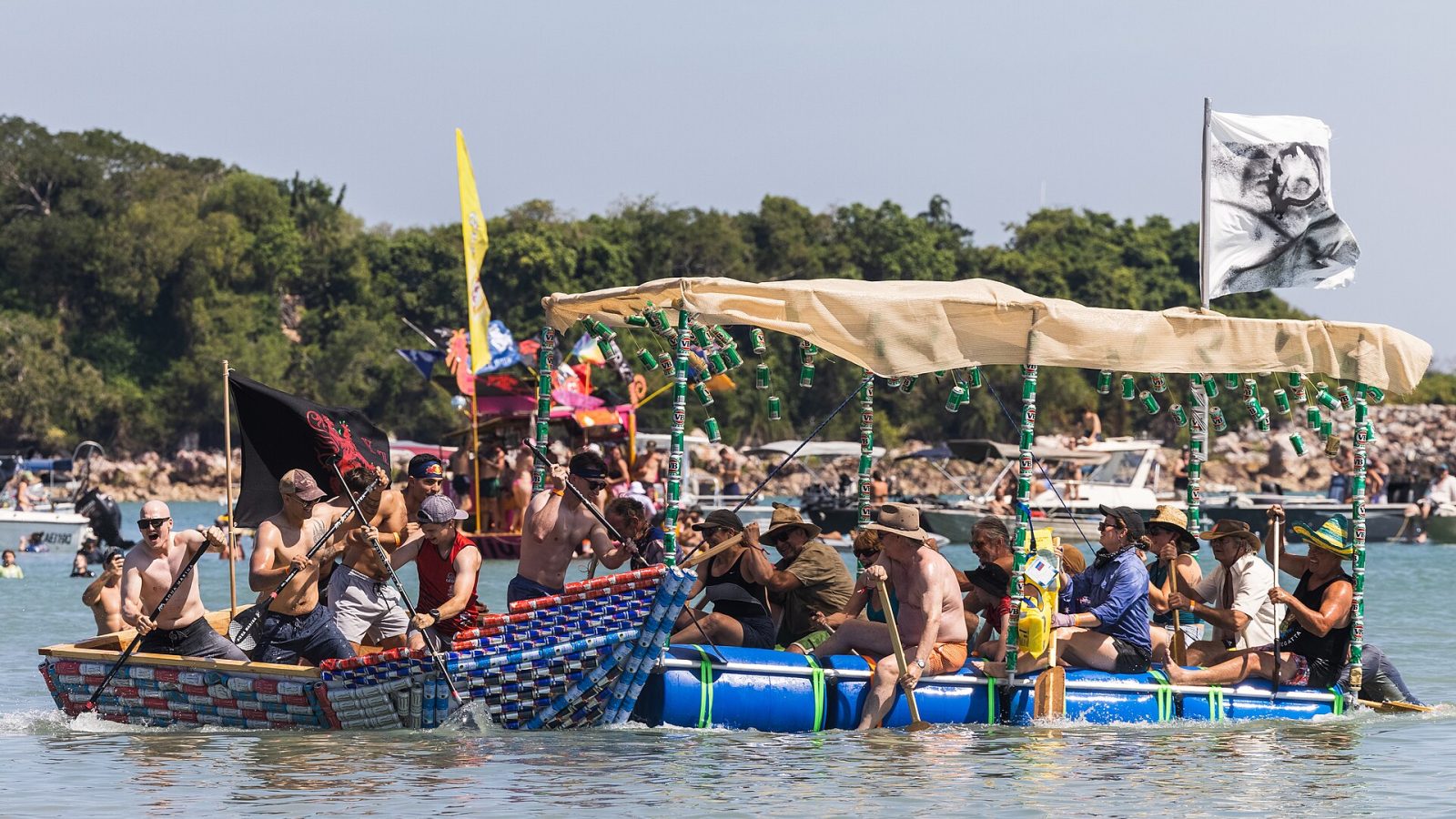 Beer Can Regatta – Darwinin tölkkivenekisa Mindil Beachilla