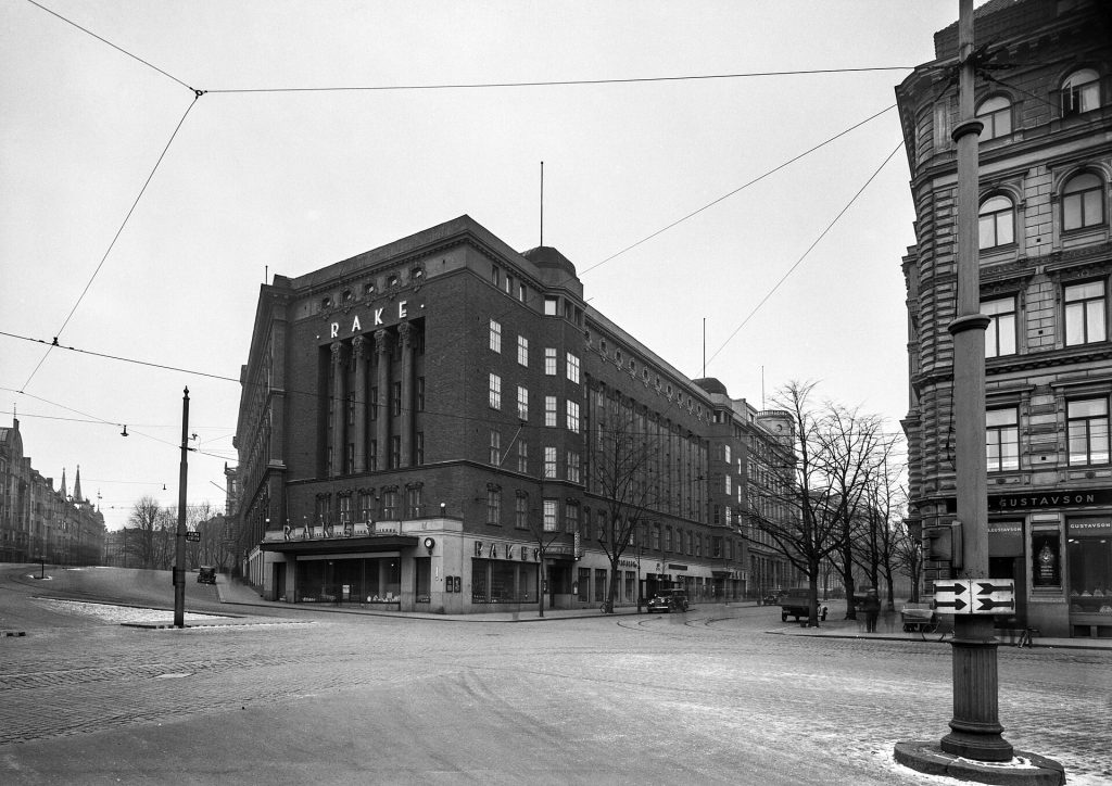 Bulevardi 2:n ja Erottajankatu 4:n kulmatalo vuonna 1932