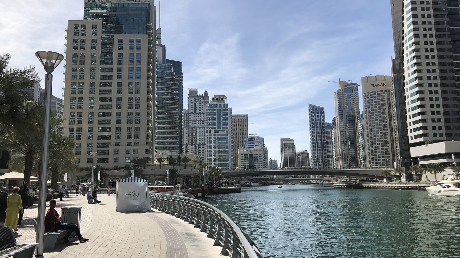 Dubai: paras matka-aika ja sää kuukausittain