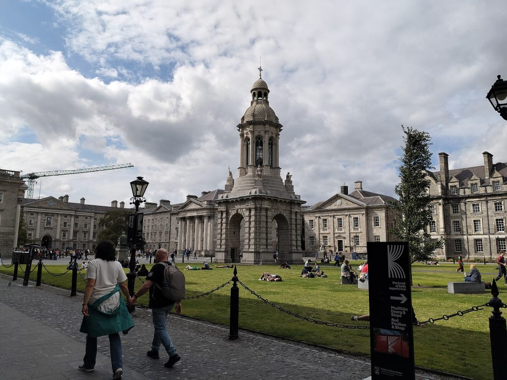 Trinity Collegen kampuksen vanhoja rakennuksia Dublinissa