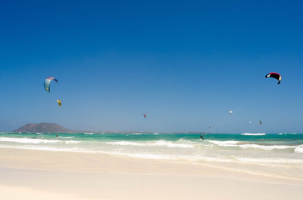 Leijalautailijoita Corralejon Flag Beachilla Fuerteventuralla