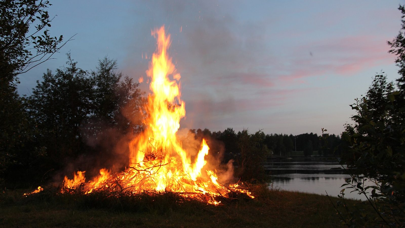 Juhannus Suomessa – yötön yö, kokot ja juhannustaiat