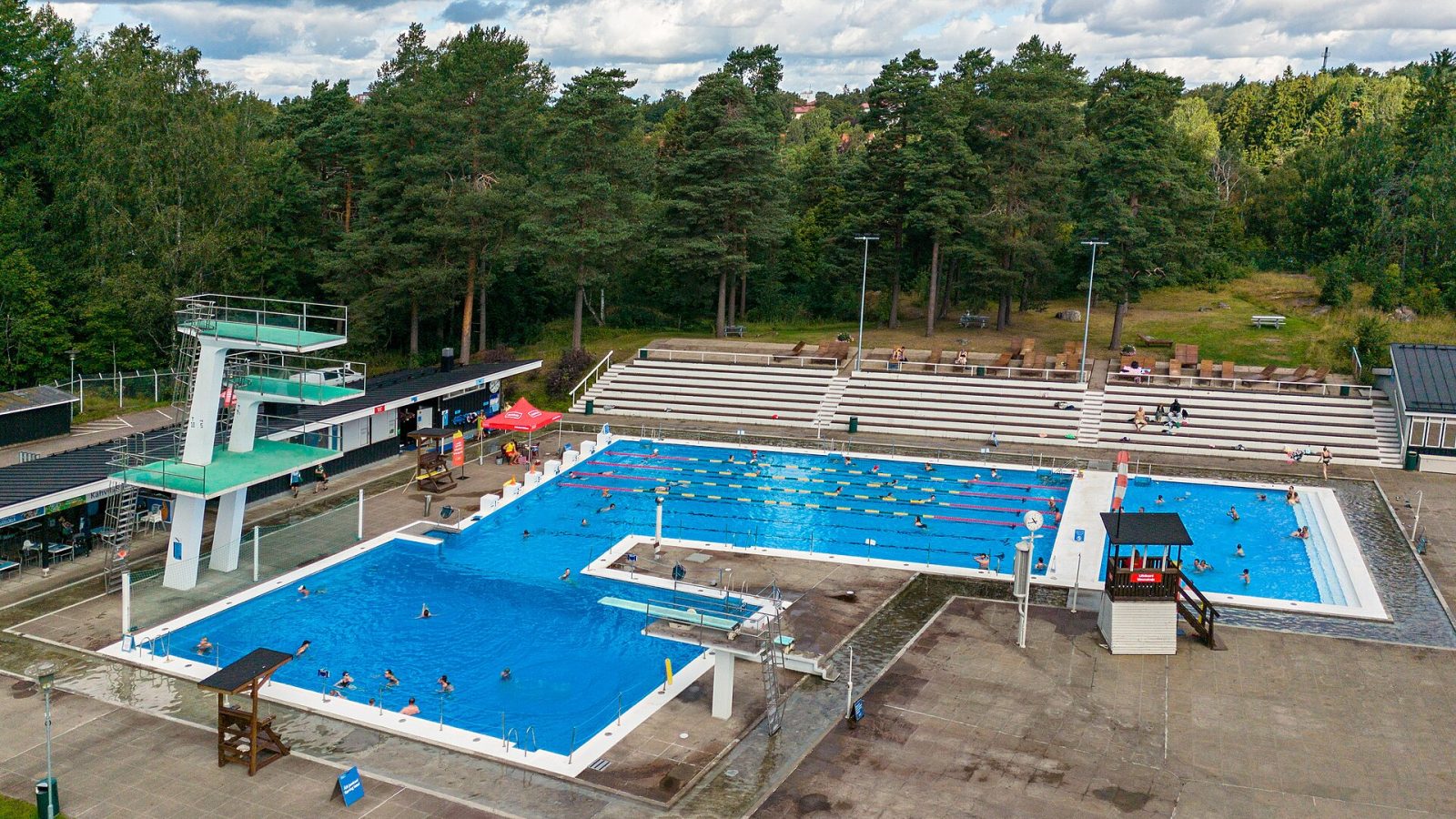 Maauimalat Suomessa – tunnetuimmat ulkoaltaat ja vinkit