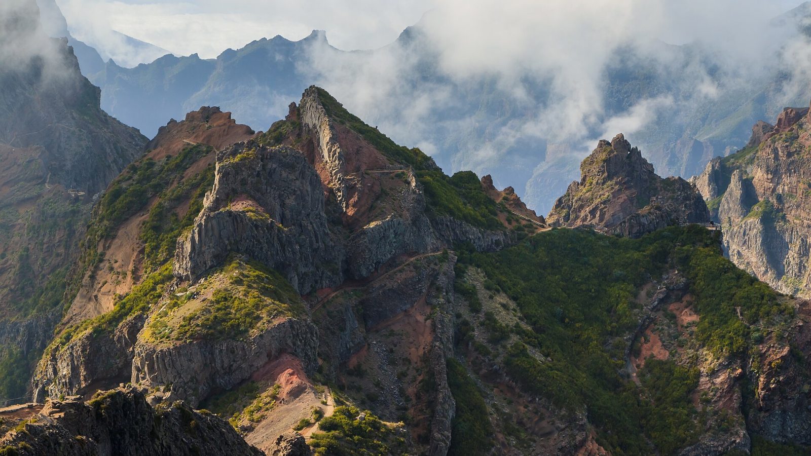 Madeira vai Kanariansaaret? Vertailu talvilomalle