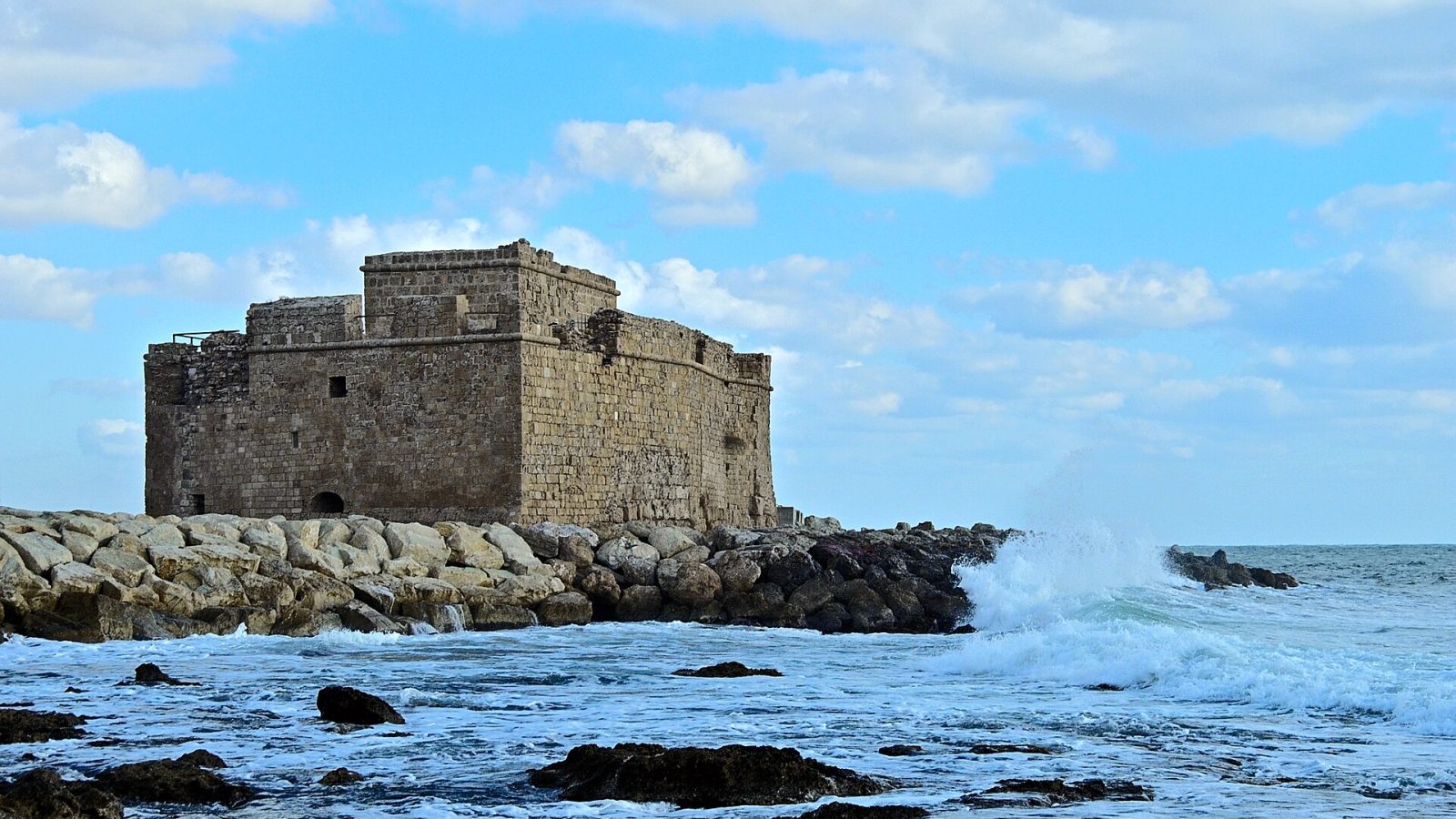 Pafos matkaopas: nähtävyydet, rannat ja missä asua