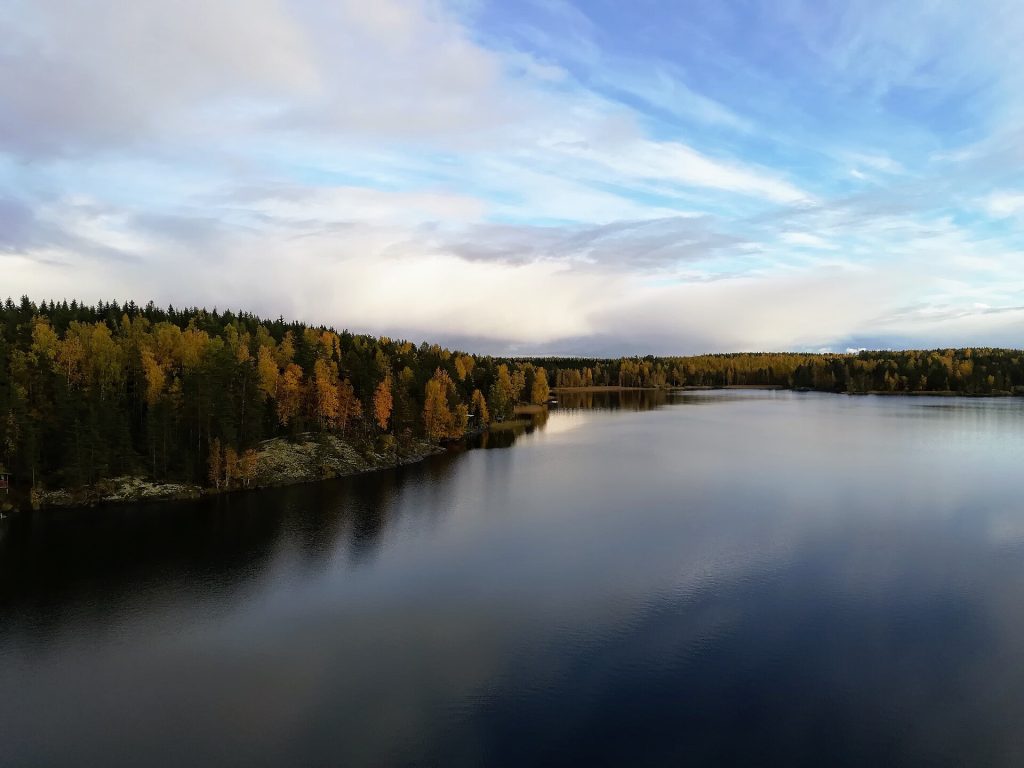 Saimaan Toijansalmi syysillan valossa Taipalsaarella