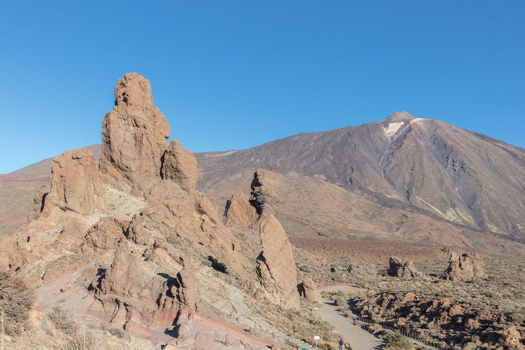 Teide ja Roques de Garcían kalliomuodostelmat Teiden kansallispuistossa Teneriffalla